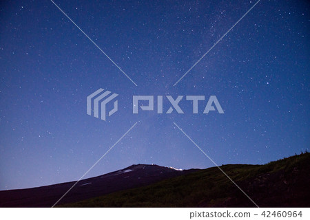 [Shizuoka Prefecture] Mt. Fuji Subashiriguchi Trail, Milky Way over the summit 42460964