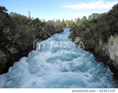 The ice blue torrent (Nie-Zealand) The ice blue torrent (Nie-Zealand) 42461528