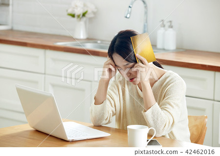 Single Life Account Management Money Management Online Shopping 42462016