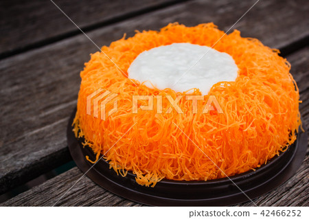 Gold Egg Yolk Thread Cakes or Cake Foi Tong Lava. Gold Egg Yolk Thread Cakes or Cake Foi Tong Lava. 42466252