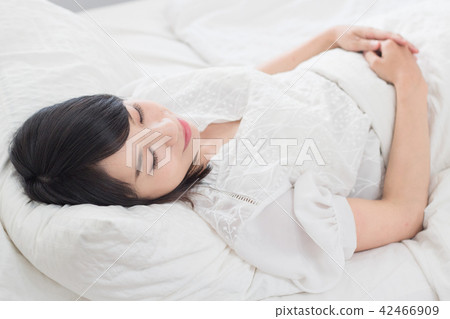 睡覺中的少女 睡覺中的少女 42466909