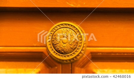 close up on a round door handle  42468016