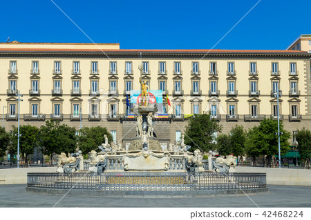 City Hall Square with the famous Neptune fountain 42468224