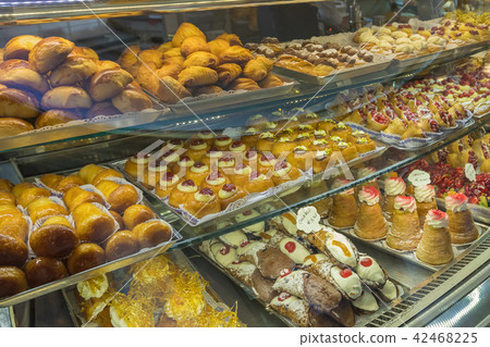 Very famous sweetshop in Naples, Gambrinus. Very famous sweetshop in Naples, Gambrinus. 42468225