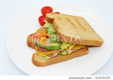 Bran bread sandwich 42470370