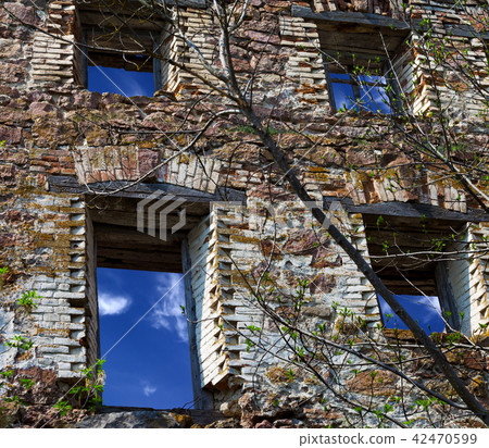 Wall of old destroyed house 42470599