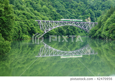 Tadami Line "Tadami River Daiichi Bridge and River Surface Mirror" 42470956