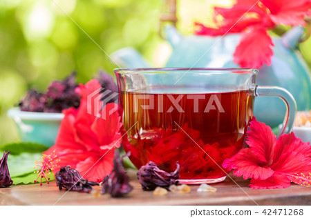 Red karkade hibiscus red sorrel tea in glass mug 42471268