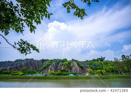 台灣 高雄 田寮 月世界地質公園 moon world badland 地形が険しい 42471369