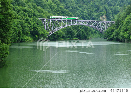 Tadami Line "Tadami River No. 1 Bridge and Raindrops and Ripples on the Water Surface" Tadami Line "Tadami River No. 1 Bridge and Raindrops and Ripples on the Water Surface" 42471546