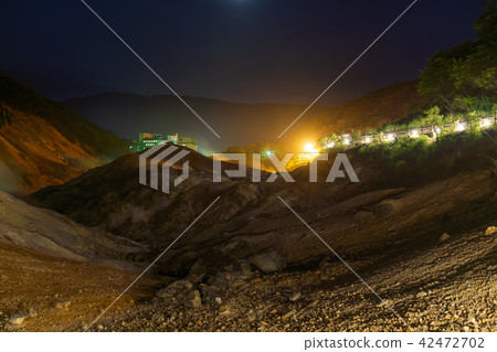 北海道Noboribetsu Jigokudan的夏天照亮了“火之路，幻想之路和神秘之谷” 42472702