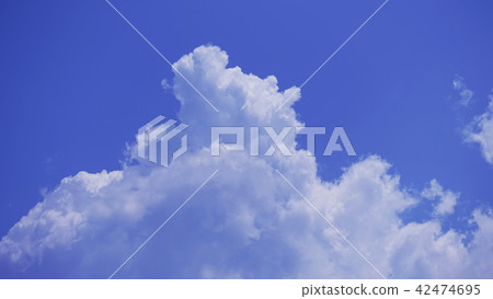 Summer cloud (image of the cloud cover) Summer cloud (image of the cloud cover) 42474695