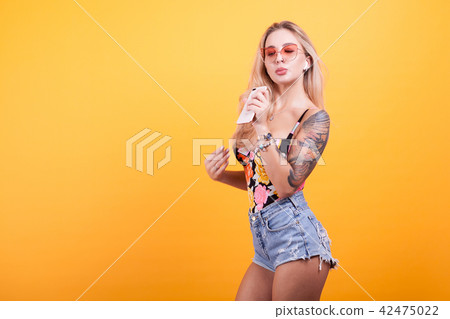Beautiful cute girl singing and hear the music through the phone Beautiful cute girl singing and hear the music through the phone 42475022