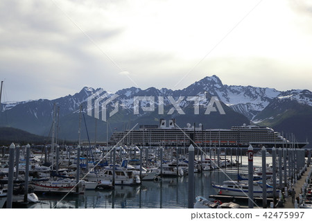 Landscape of glacier cruise port Seward (Alaska, USA) 42475997