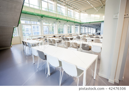 the dining room in an restaurant 42476306