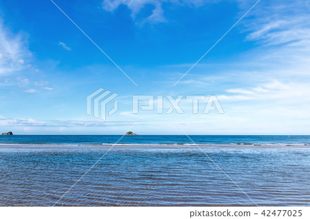 Blue sea with blue sky used to do background image 42477025