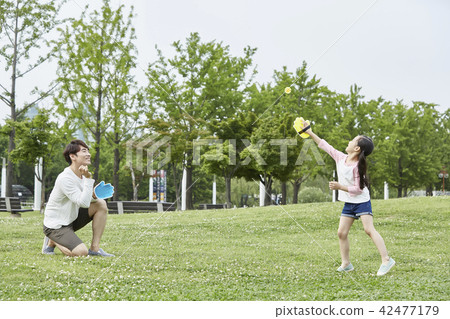 家庭,公園,自然,森林,孩子,孩子,夏天,假期,野餐,度假 家庭,公園,自然,森林,孩子,孩子,夏天,假期,野餐,度假 42477179