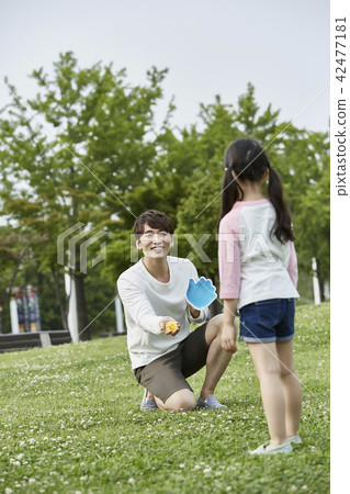 家庭,公園,自然,森林,孩子,孩子,夏天,假期,野餐,度假 家庭,公園,自然,森林,孩子,孩子,夏天,假期,野餐,度假 42477181