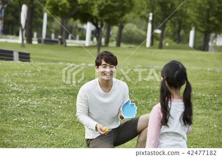 家庭，公園，自然，森林，孩子，孩子，夏天，假期，野餐，度假 42477182