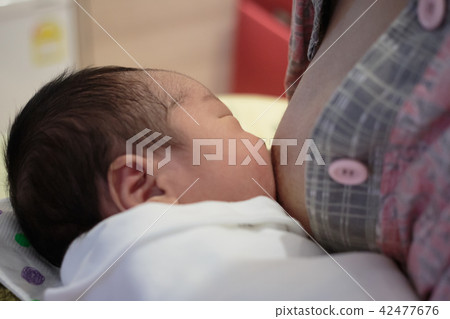 Infant Breastfeeding 42477676