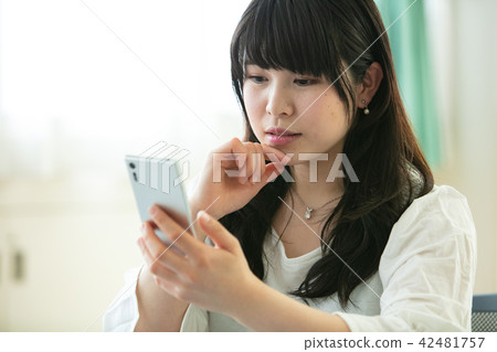 Smartphone female Smartphone female 42481757