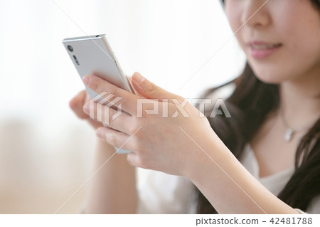 Smartphone female Smartphone female 42481788