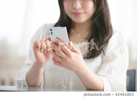 Smartphone female Smartphone female 42481803
