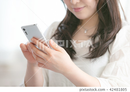 Smartphone female Smartphone female 42481805