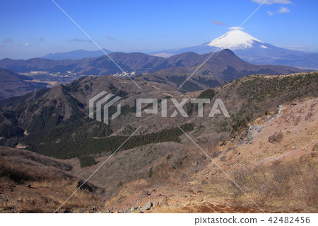 從神奈川縣Minamiashigara市和Kintokiyama方向的Mingjigadake山頂看到的富士山 從神奈川縣Minamiashigara市和Kintokiyama方向的Mingjigadake山頂看到的富士山 42482456