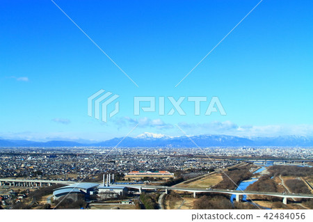 Ichinomiya市和Ibukiyama的街道在冬天 Ichinomiya市和Ibukiyama的街道在冬天 42484056