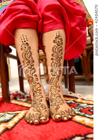 Bridal Mehndi in Wedding Ceremony Bridal Mehndi in Wedding Ceremony 42484070