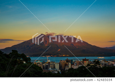 Red Sakurajima dyeing in the sunset Red Sakurajima dyeing in the sunset 42485034