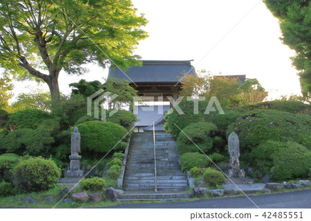 Suigetsuji Temple in Yorokuri Valley Suigetsuji Temple in Yorokuri Valley 42485551