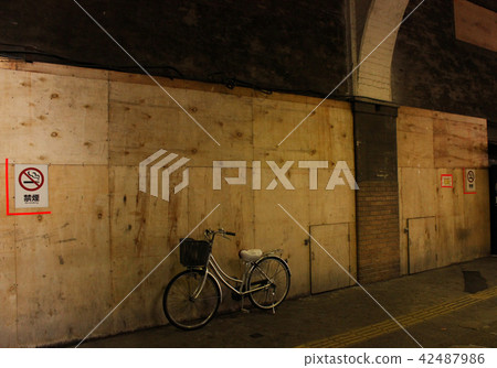 鶴見國家公園站下的警衛（2） 42487986