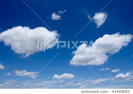 在藍天1的雲彩 在藍天1的雲彩 42488663