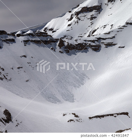 Mountains with snow cornice and traces avalanches Mountains with snow cornice and traces avalanches 42491847