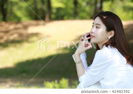 Summer Seoul Park Girls Smartphone Calls 42492392