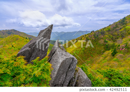Mt. Futatsu, the rocky peak on the side of the trail! (Shikoku Chuo City, Niihama City, Ehime Prefecture) *Shooting position in comment box 42492511