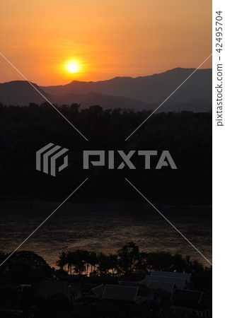 老撾瑯勃拉邦的日落 42495704