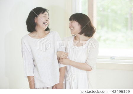 Mother and daughter  42496399