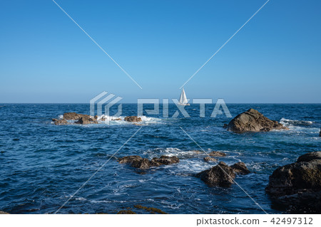 天氣好的海和天空 天氣好的海和天空 42497312