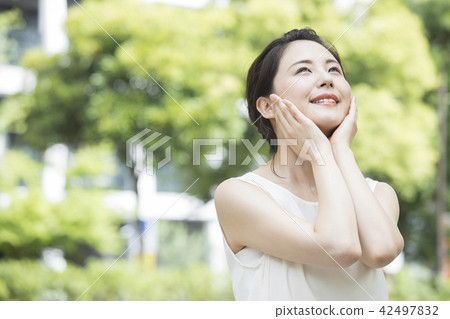 無袖的女人 無袖的女人 42497832