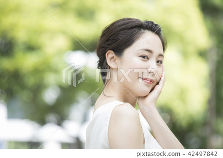 無袖的女人 無袖的女人 42497842
