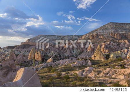 土耳其卡帕多細亞玫瑰谷在陽光下 42498125