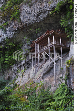 [National Treasure] Santokokusan Sanbutsuji Temple (Sanbutsu Temple) Introductory Hall (Okuin, Zao) 42498471