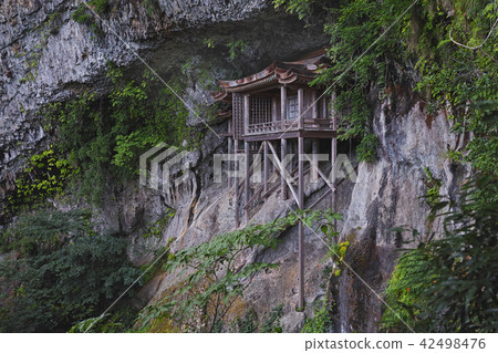 [National Treasure] Santokokusan Sanbutsuji Temple (Sanbutsu Temple) Introductory Hall (Okuin, Zao) 42498476