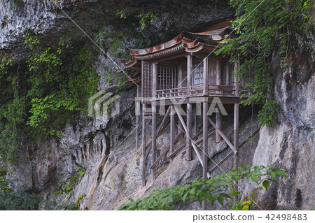 [National Treasure] Santokokusan Sanbutsuji Temple (Sanbutsu Temple) Introductory Hall (Okuin, Zao) 42498483