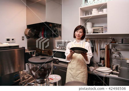 Cafe clerk female 42498506
