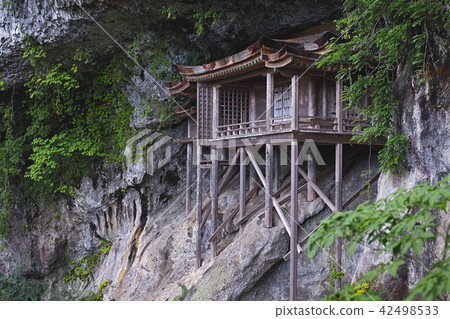 [National Treasure] Santokokusan Sanbutsuji Temple (Sanbutsu Temple) Introductory Hall (Okuin, Zao) 42498533