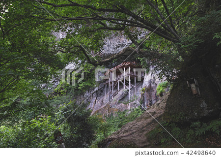 [National Treasure] Santokokusan Sanbutsuji Temple (Sanbutsu Temple) Introductory Hall (Okuin, Zao) 42498640